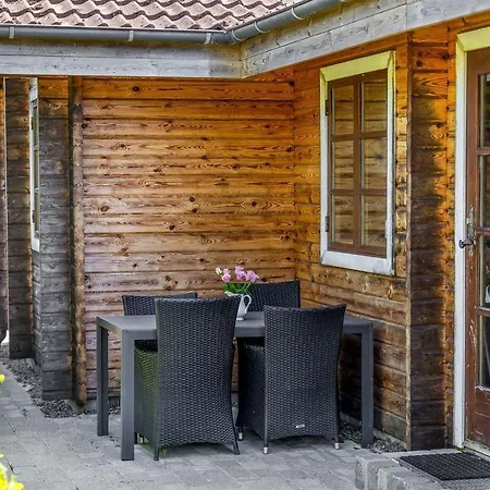 Einladendes-holzhaus-auf-riesigem-grundstueck Prázdninový dům